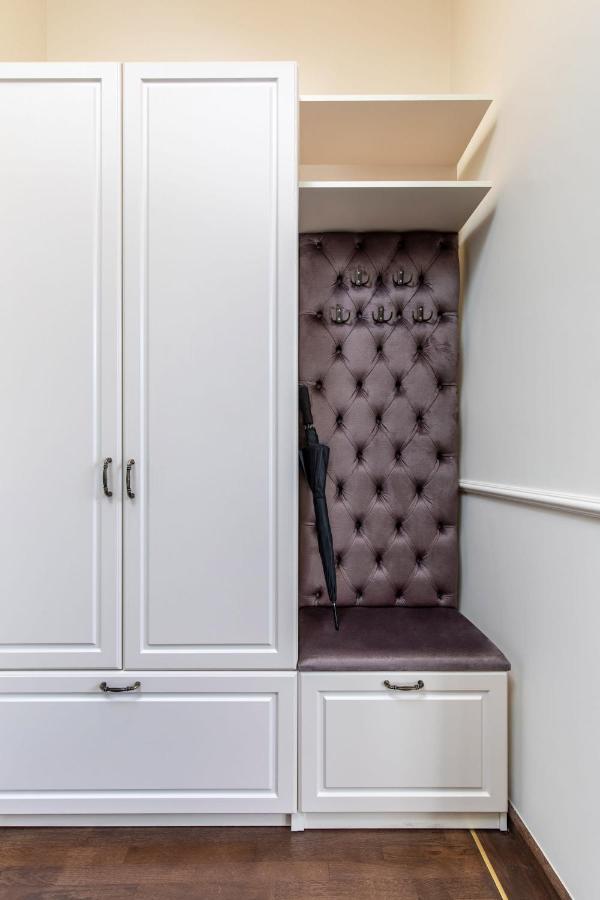 Holt Old Town Luxury Suites Bucarest Esterno foto