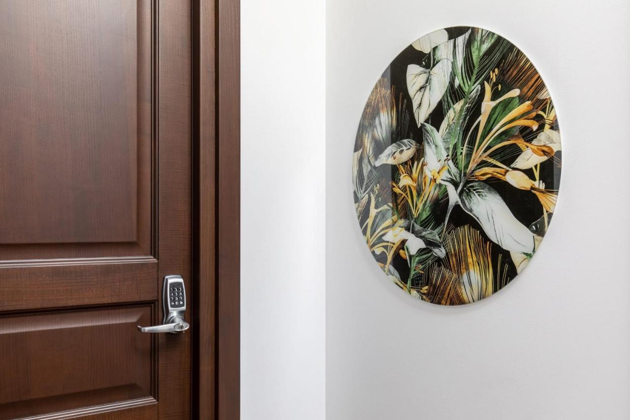 Holt Old Town Luxury Suites Bucarest Esterno foto