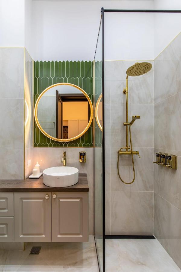 Holt Old Town Luxury Suites Bucarest Esterno foto