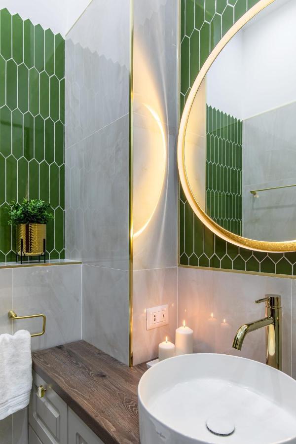 Holt Old Town Luxury Suites Bucarest Esterno foto