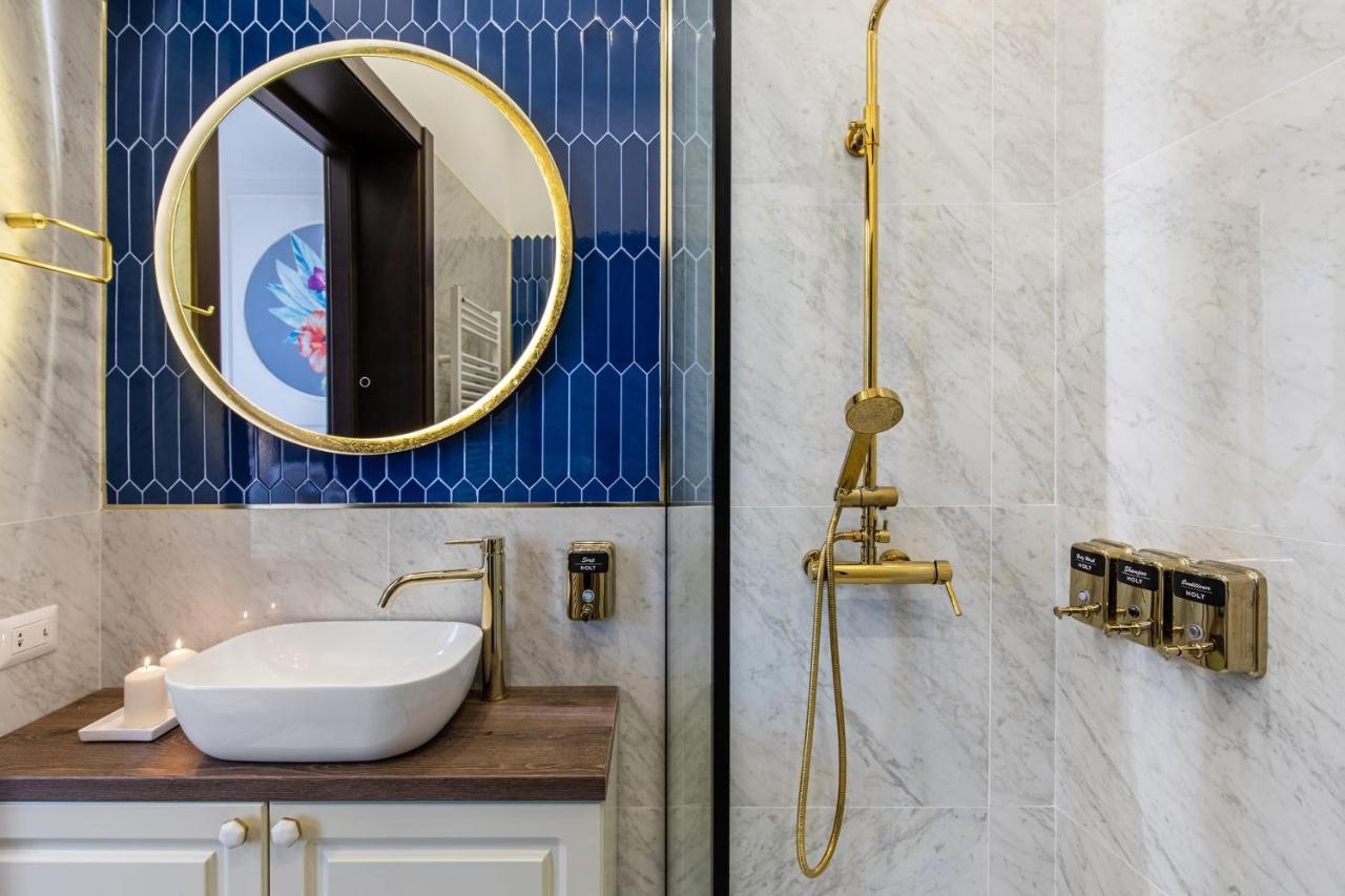 Holt Old Town Luxury Suites Bucarest Esterno foto