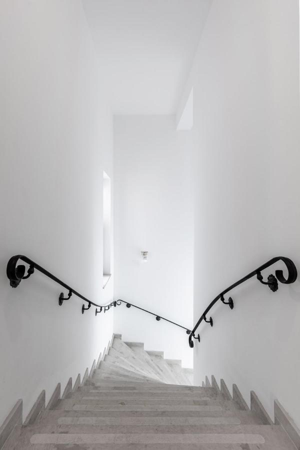 Holt Old Town Luxury Suites Bucarest Esterno foto