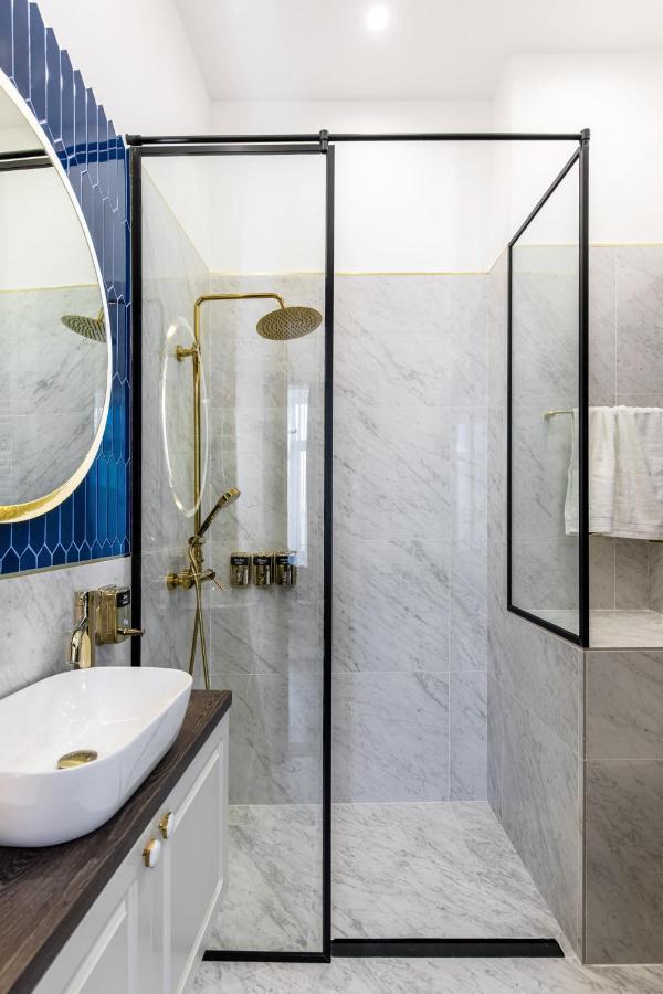 Holt Old Town Luxury Suites Bucarest Esterno foto