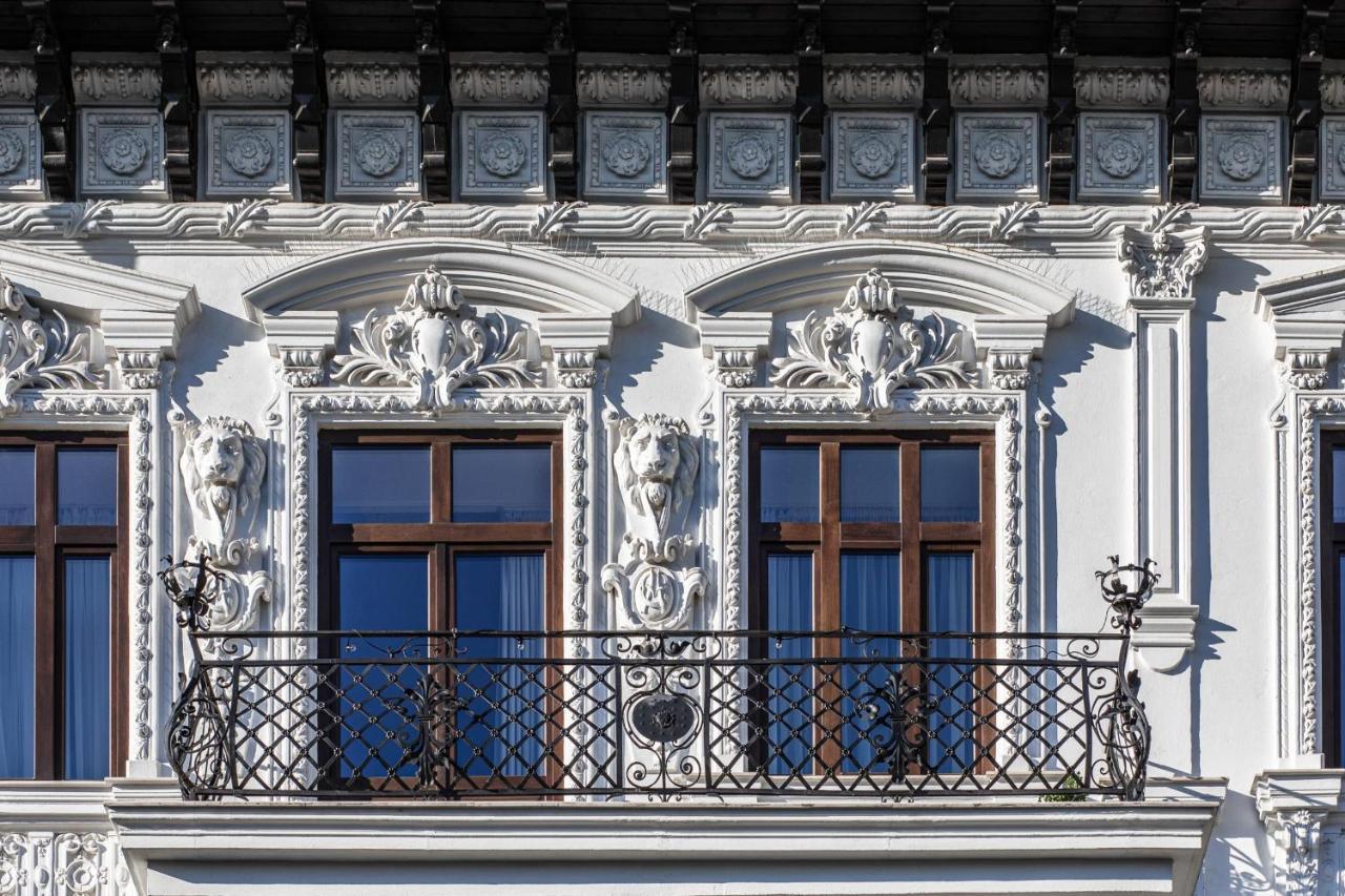 Holt Old Town Luxury Suites Bucarest Esterno foto