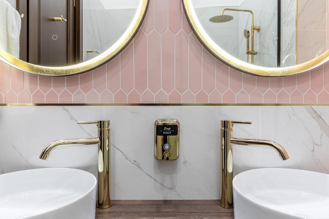 Holt Old Town Luxury Suites Bucarest Esterno foto