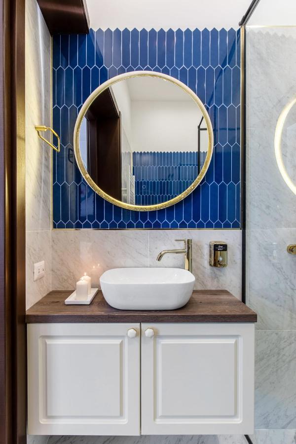 Holt Old Town Luxury Suites Bucarest Esterno foto